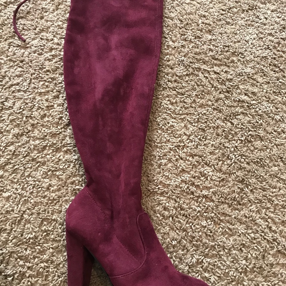 Knee boots